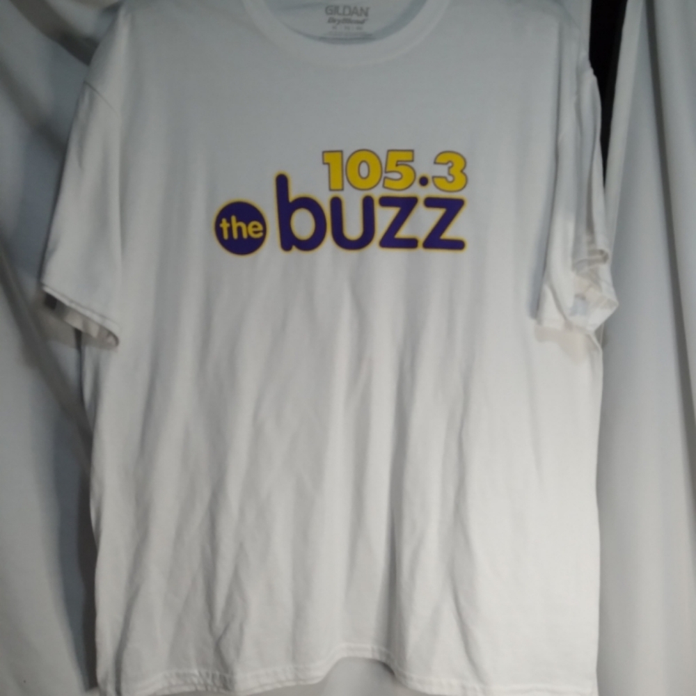 105.3 the buzz XL white tee